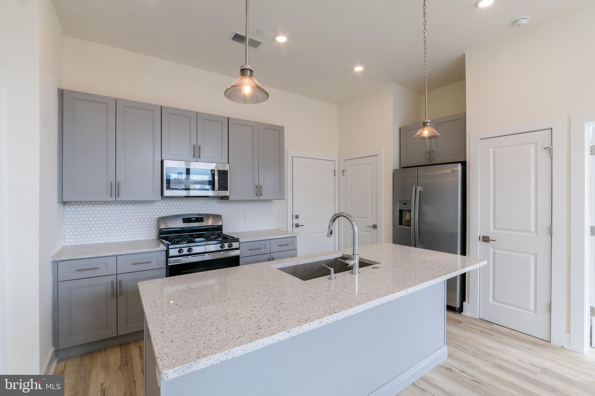 1129 GERMANTOWN AVENUE UNIT 4C