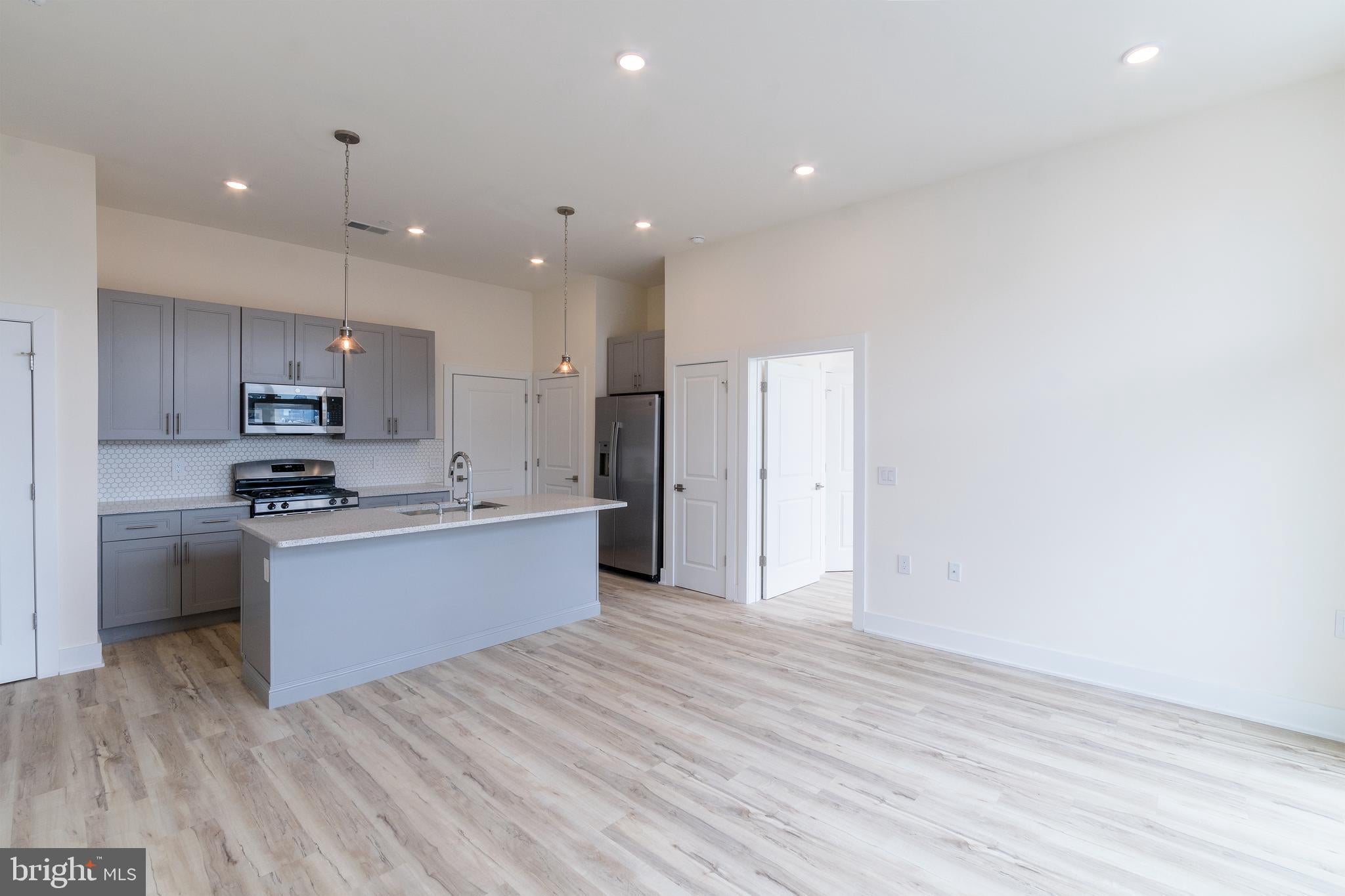 1129 GERMANTOWN AVENUE UNIT 4C