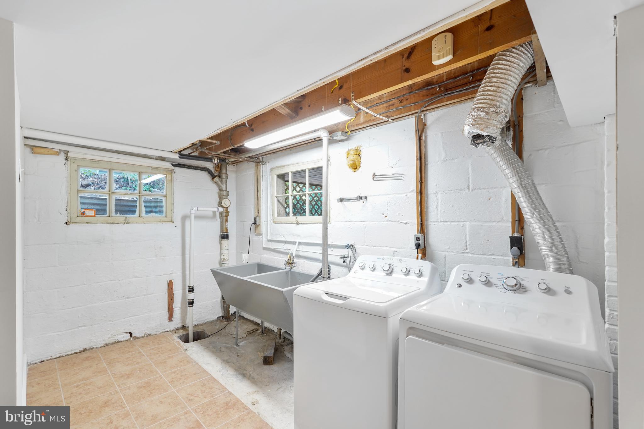 WHEATON HILLS - Residential Lease