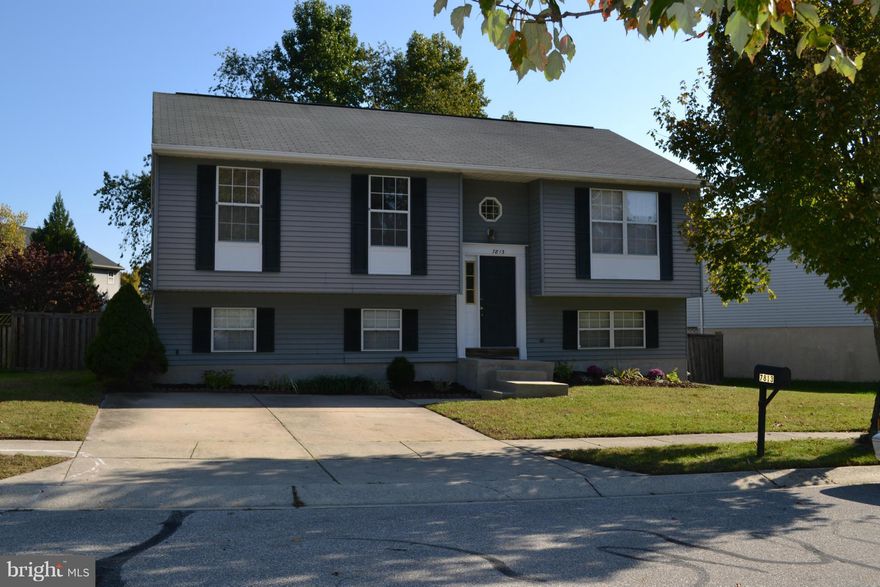 Located in the Rock Creek Landing community! Plenty of room in this large split foyer with new paint and carpet throughout. Fenced back yard with mature trees.  Home offers 5 bedrooms possible 6th/den; 3 full baths; Interior workshop with steel door and exhaust fan vented outside.  Some rooms have pocket doors; most closets have closet systems for easy organization. Can settle quickly!!!