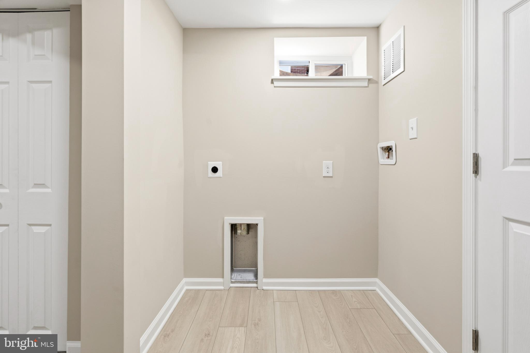 UNIVERSITY HILLS - Residential