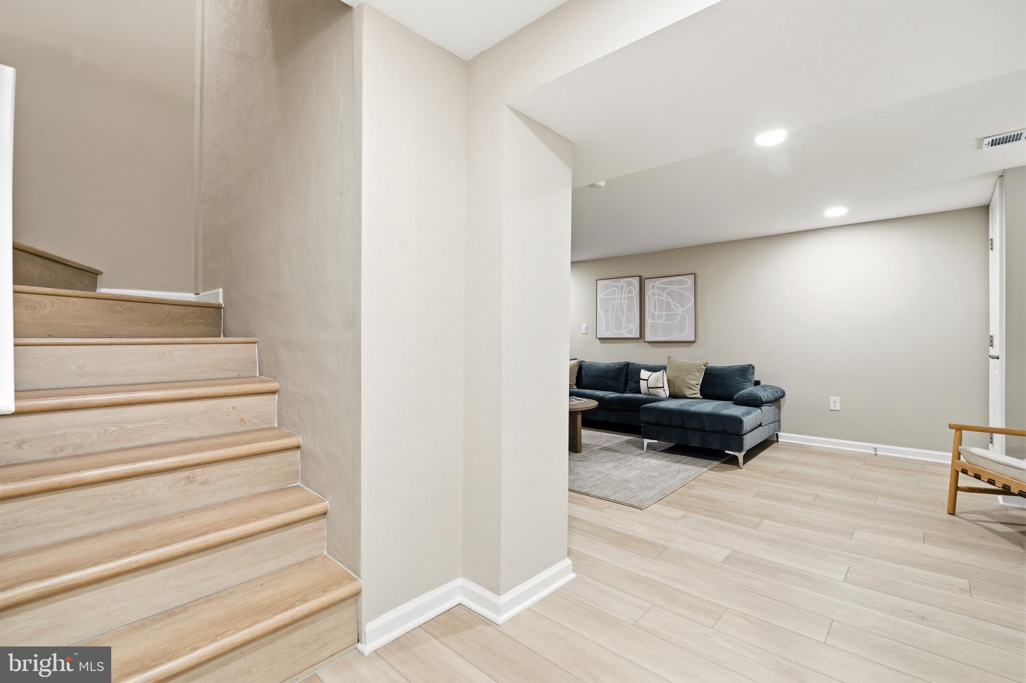 UNIVERSITY HILLS - Residential