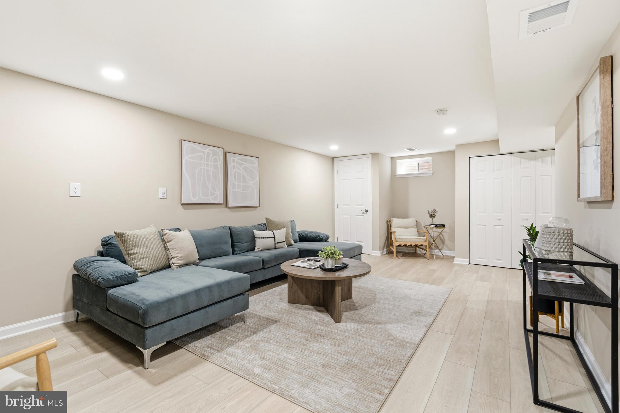 UNIVERSITY HILLS - Residential