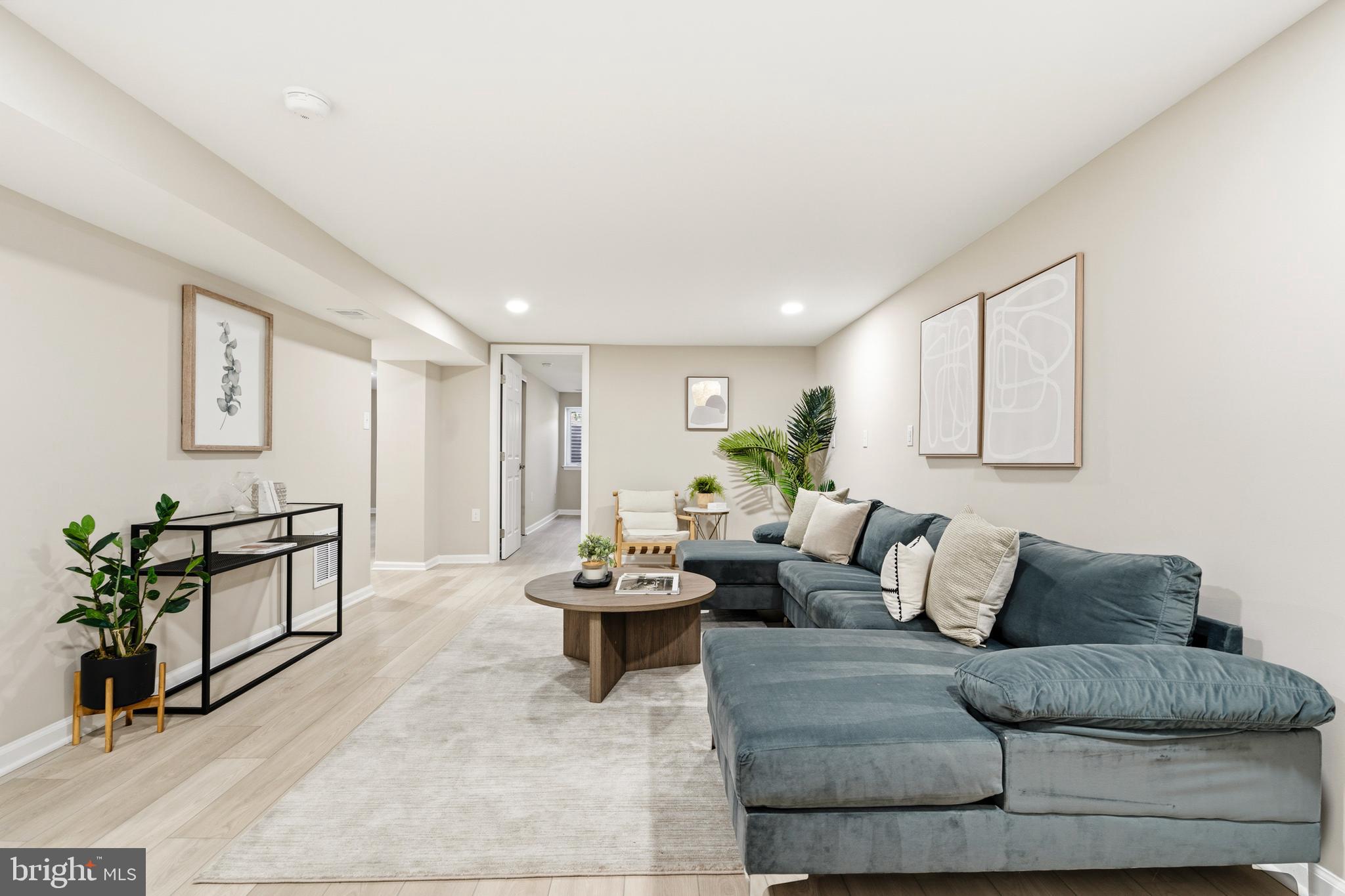 UNIVERSITY HILLS - Residential