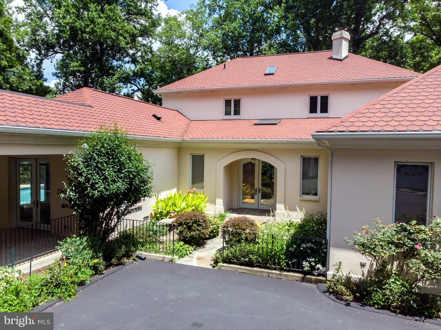 LONG BEACH - Residential