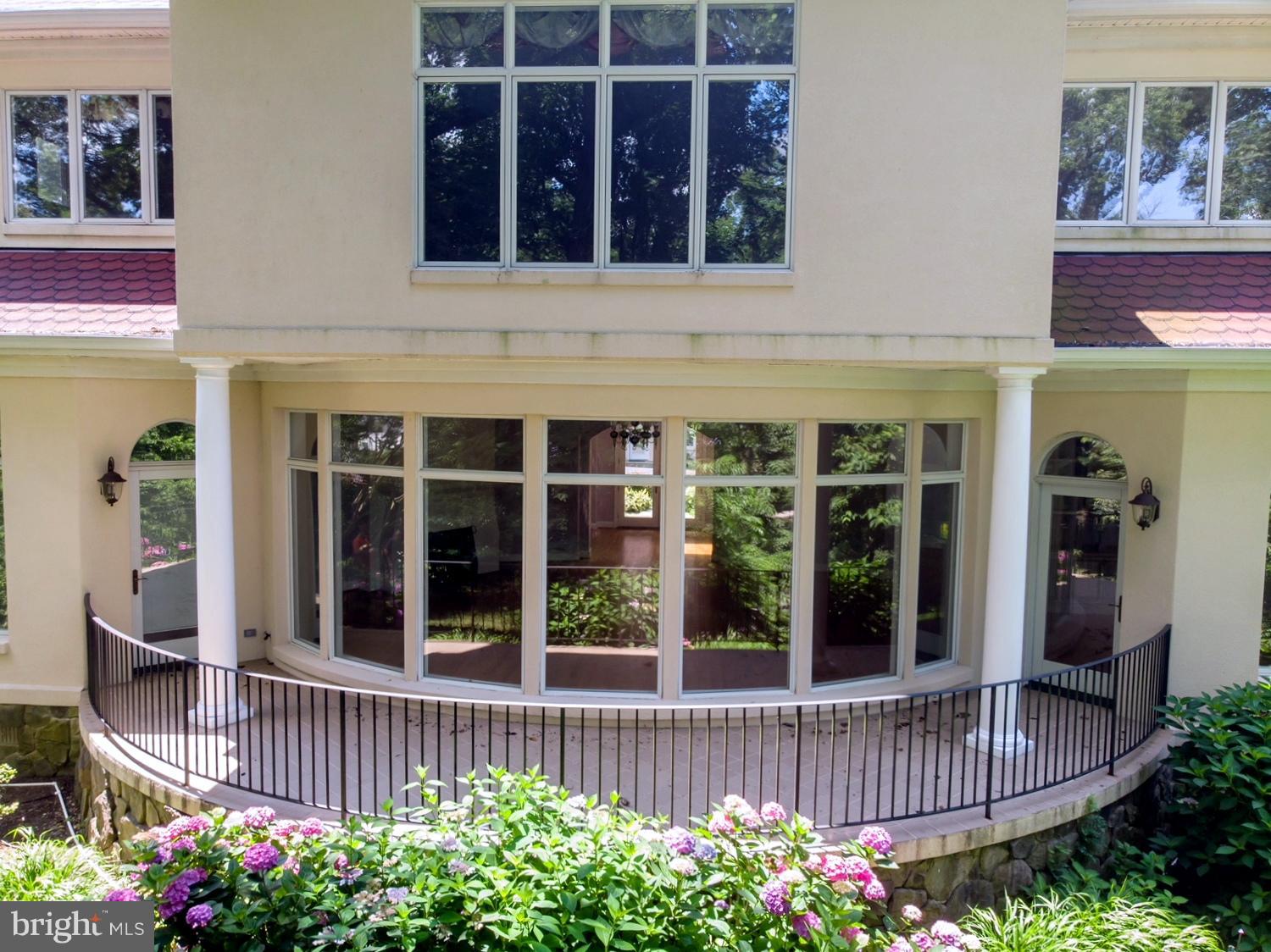 LONG BEACH - Residential