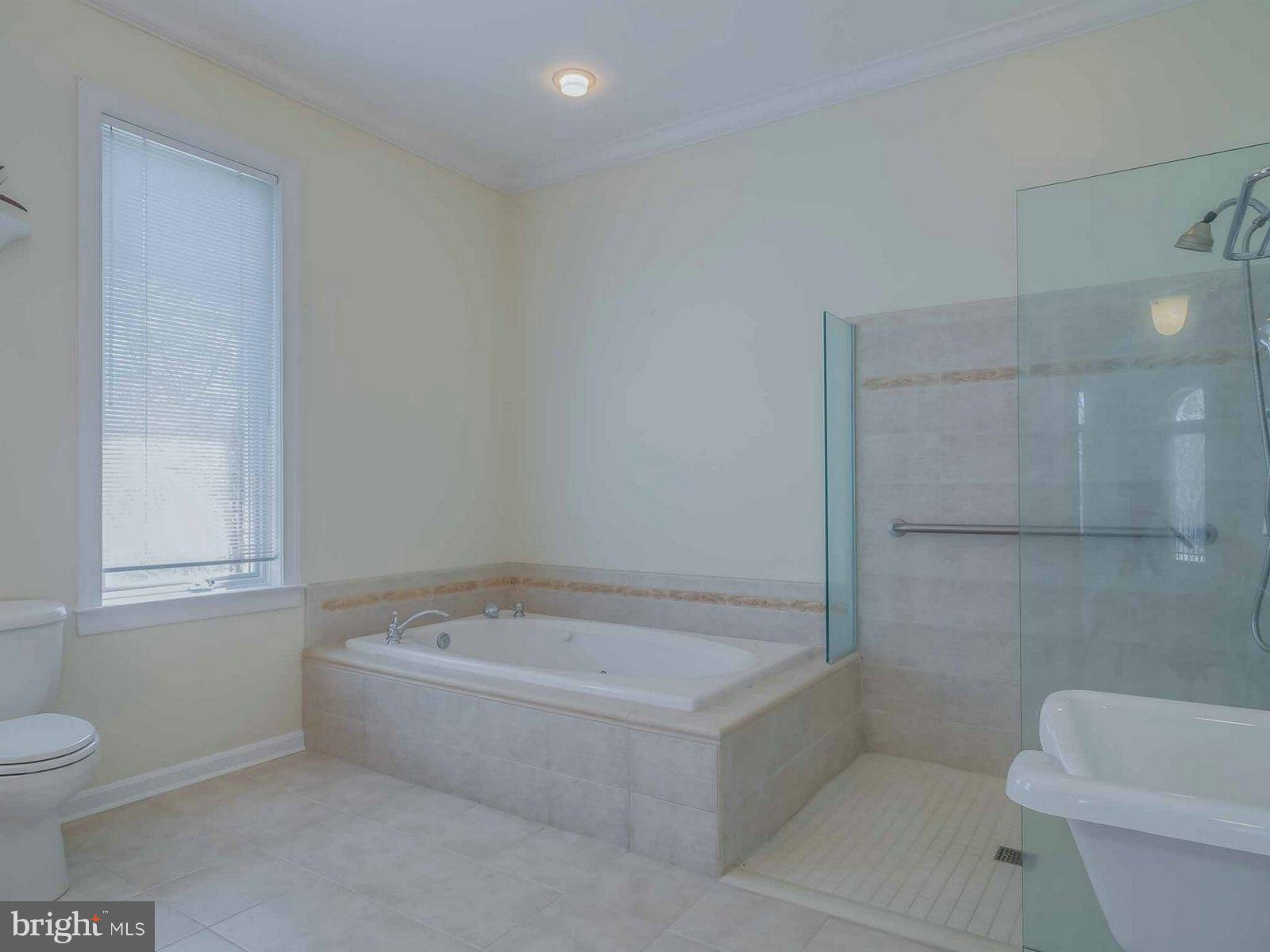 LONG BEACH - Residential