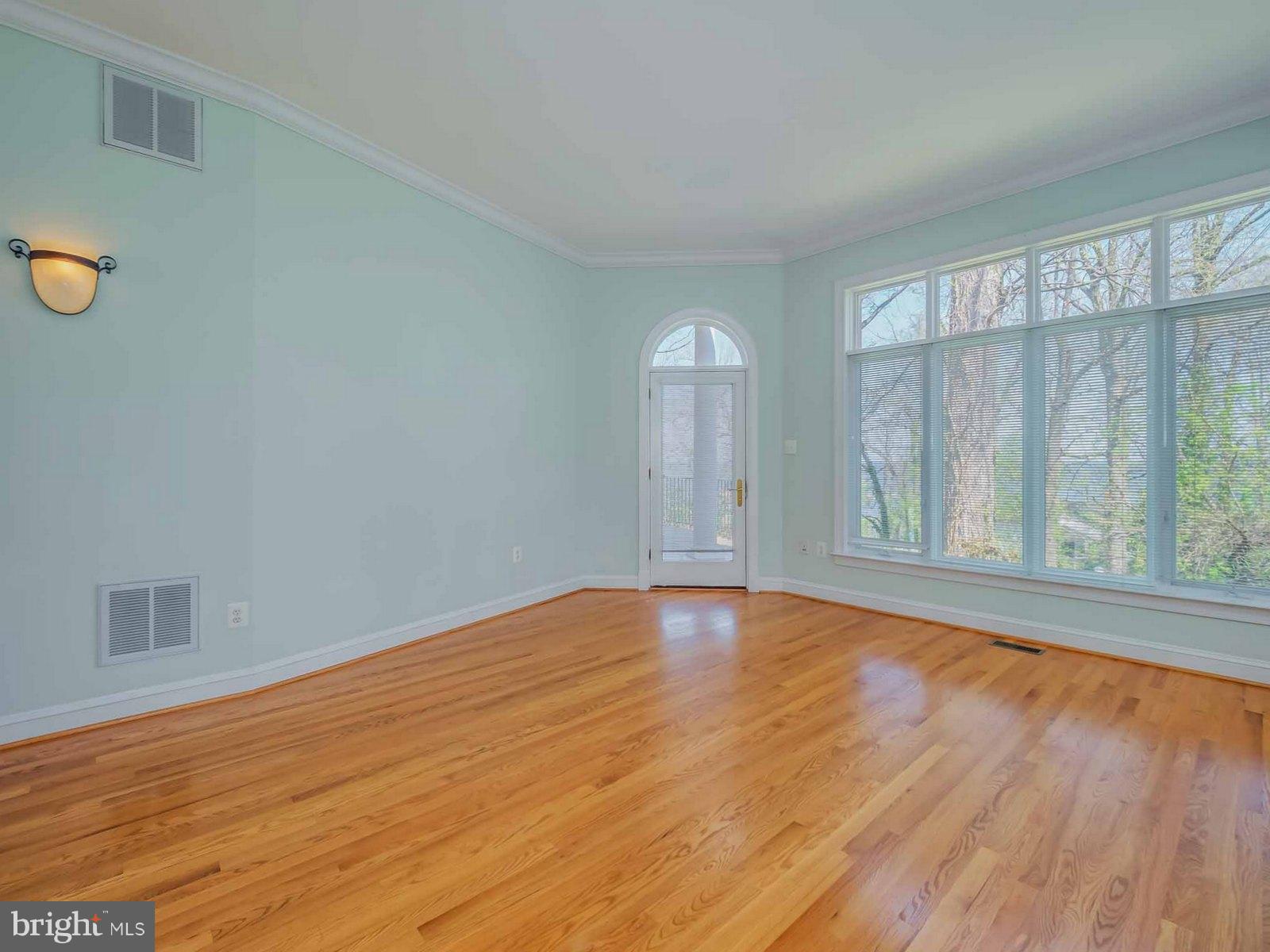 LONG BEACH - Residential