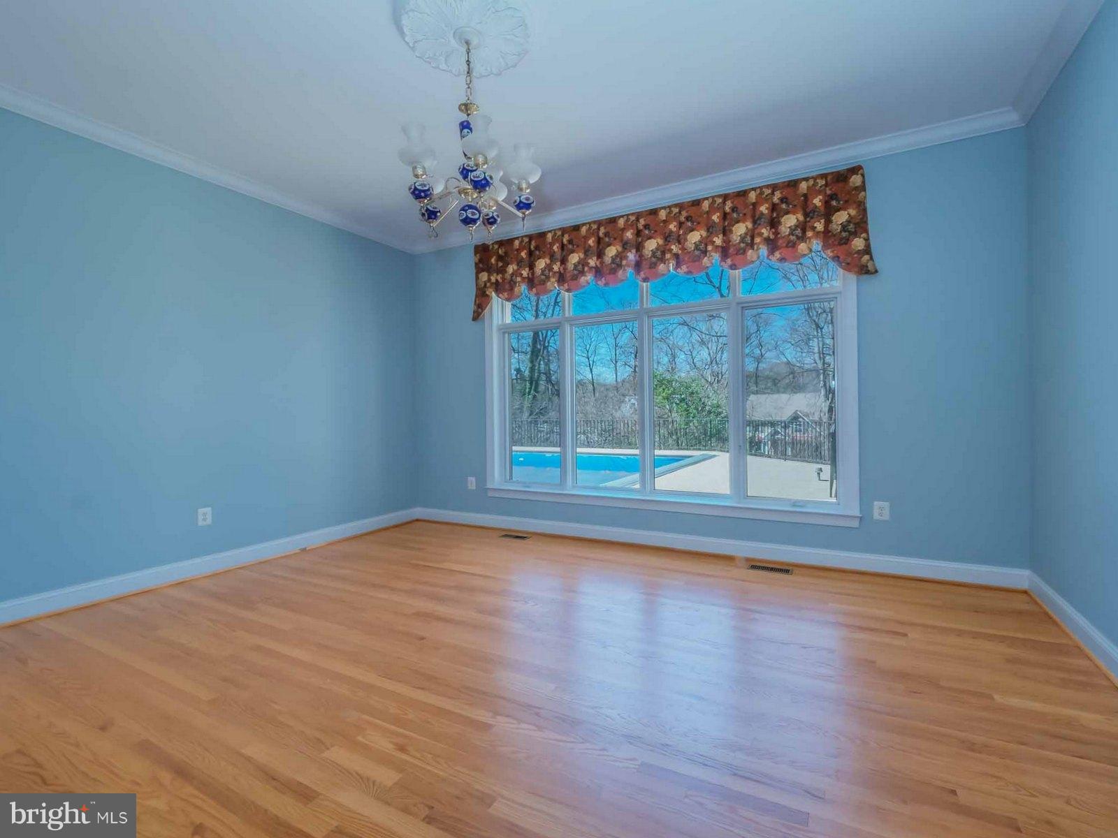 LONG BEACH - Residential