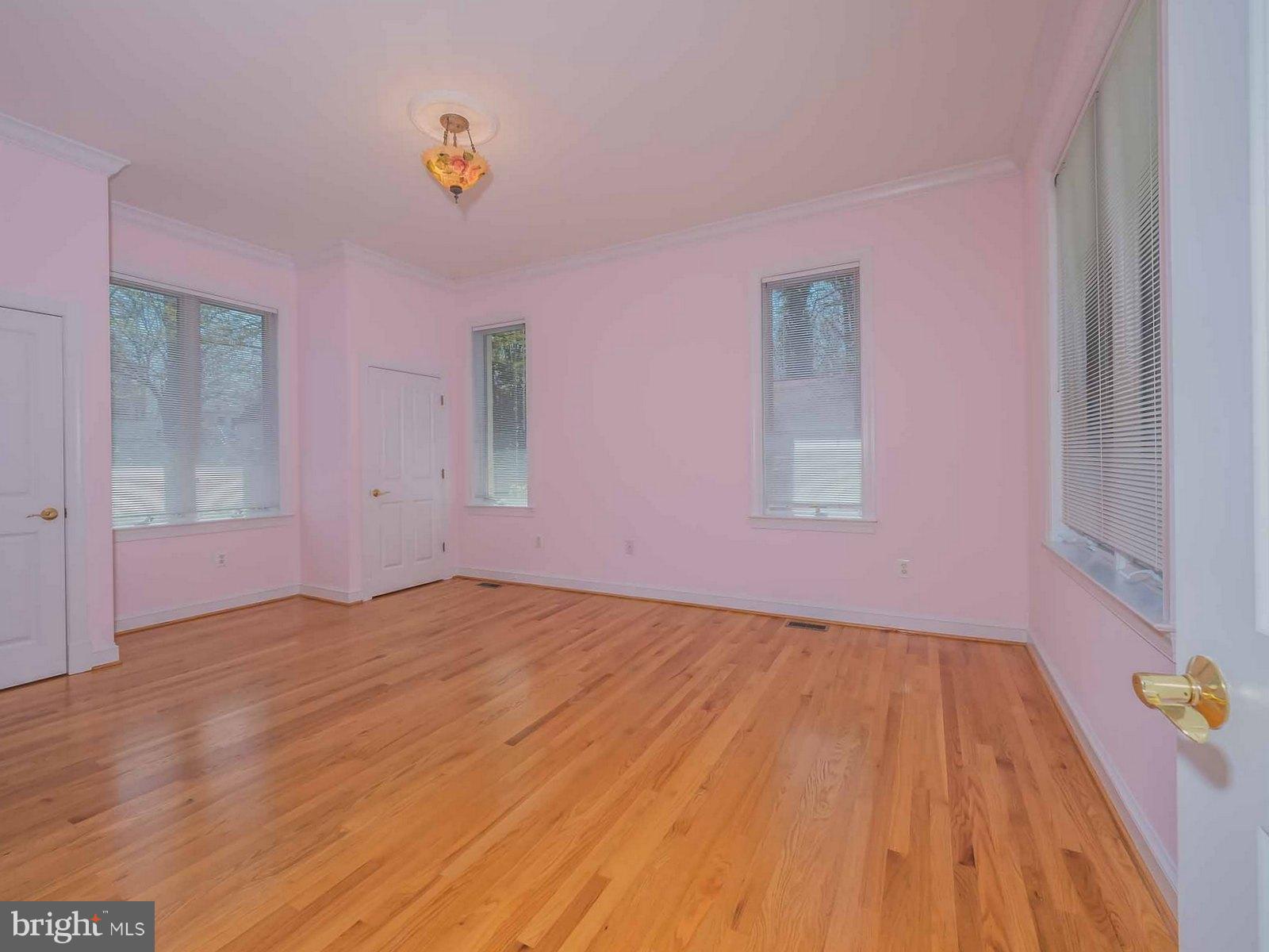 LONG BEACH - Residential