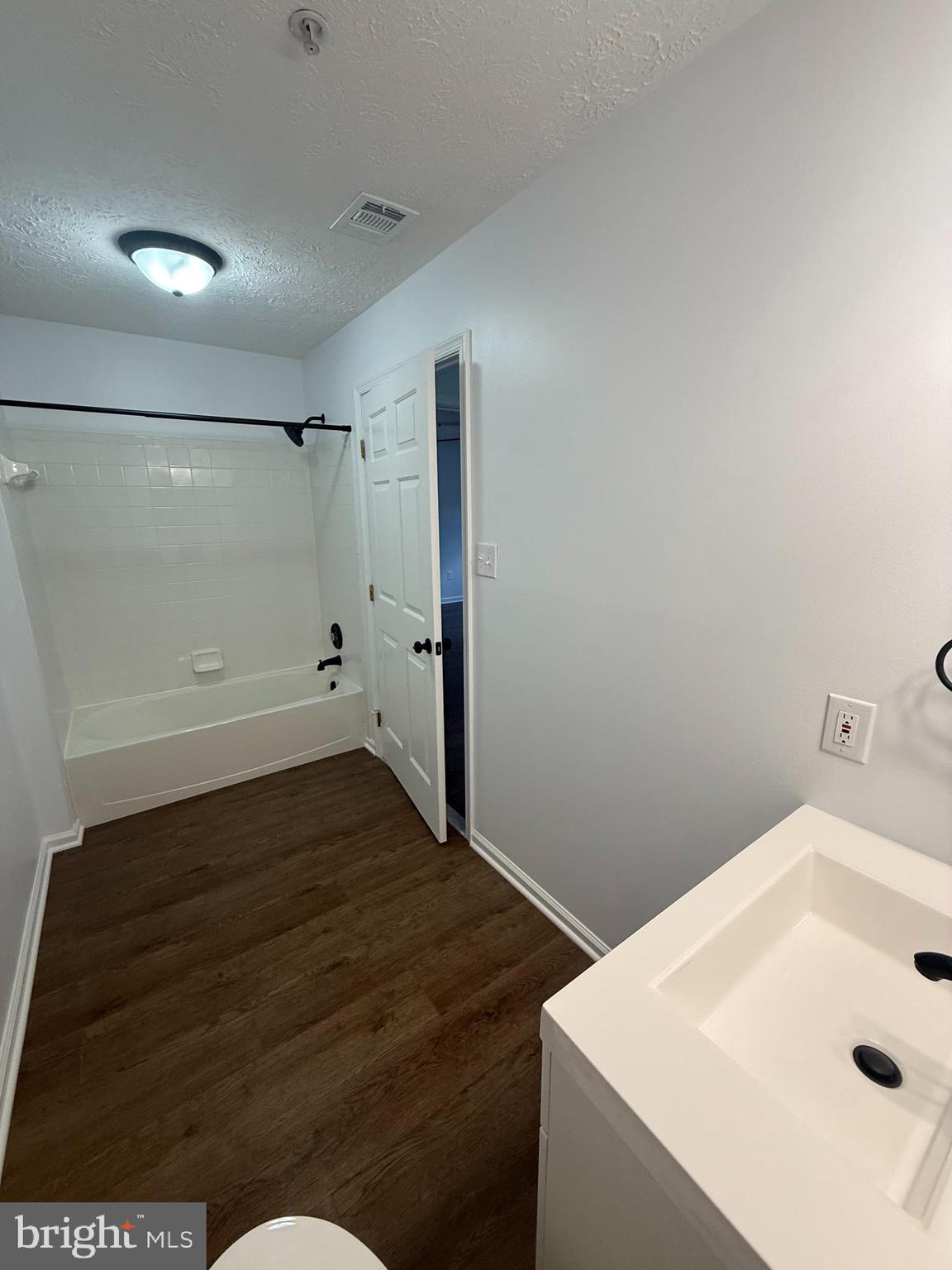 STUART MECHANIC - Residential Lease