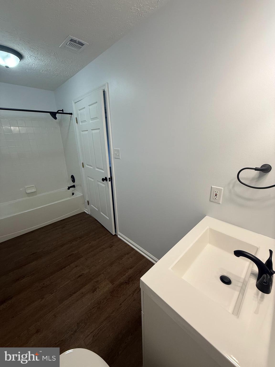 STUART MECHANIC - Residential Lease