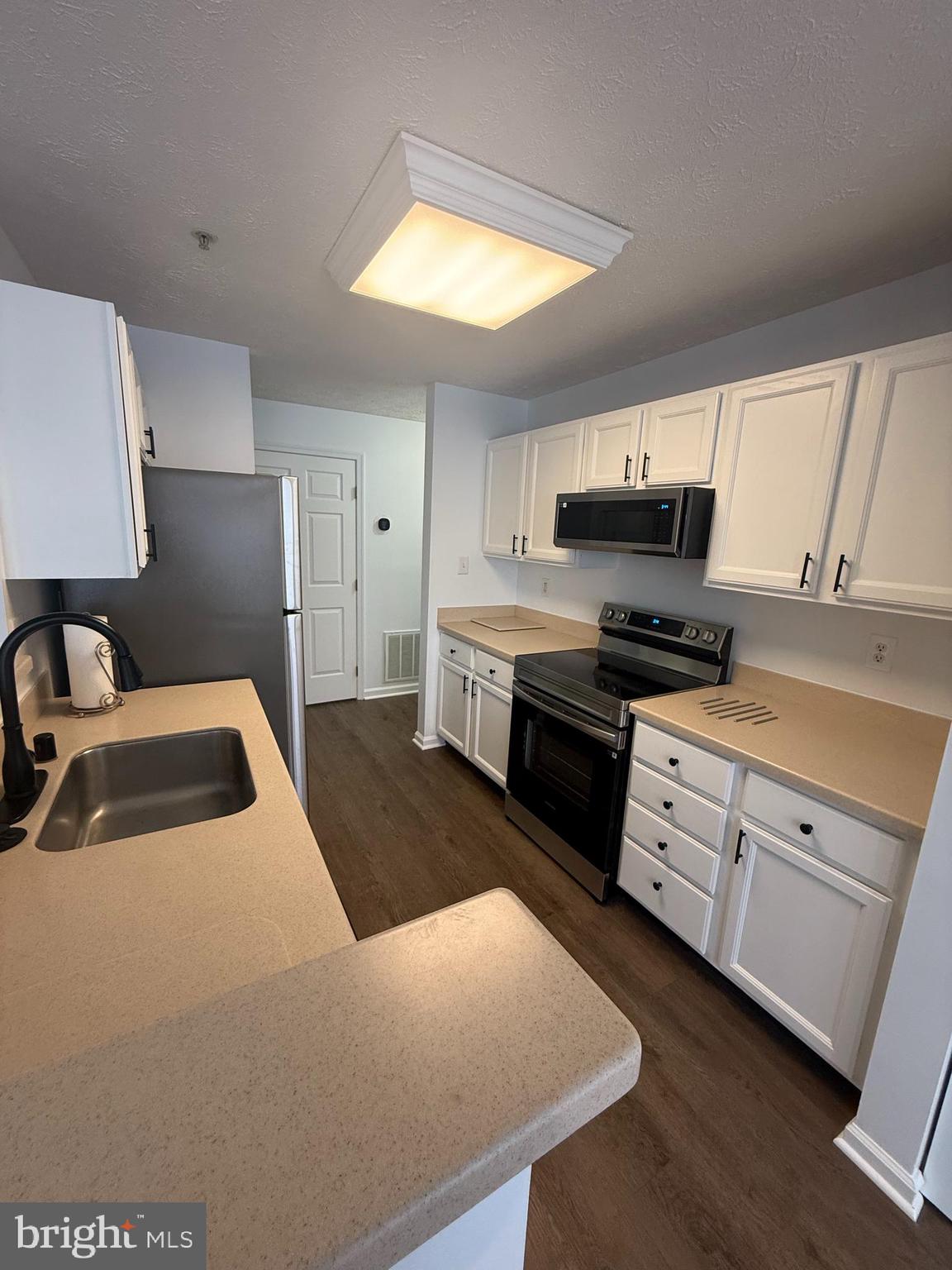 STUART MECHANIC - Residential Lease