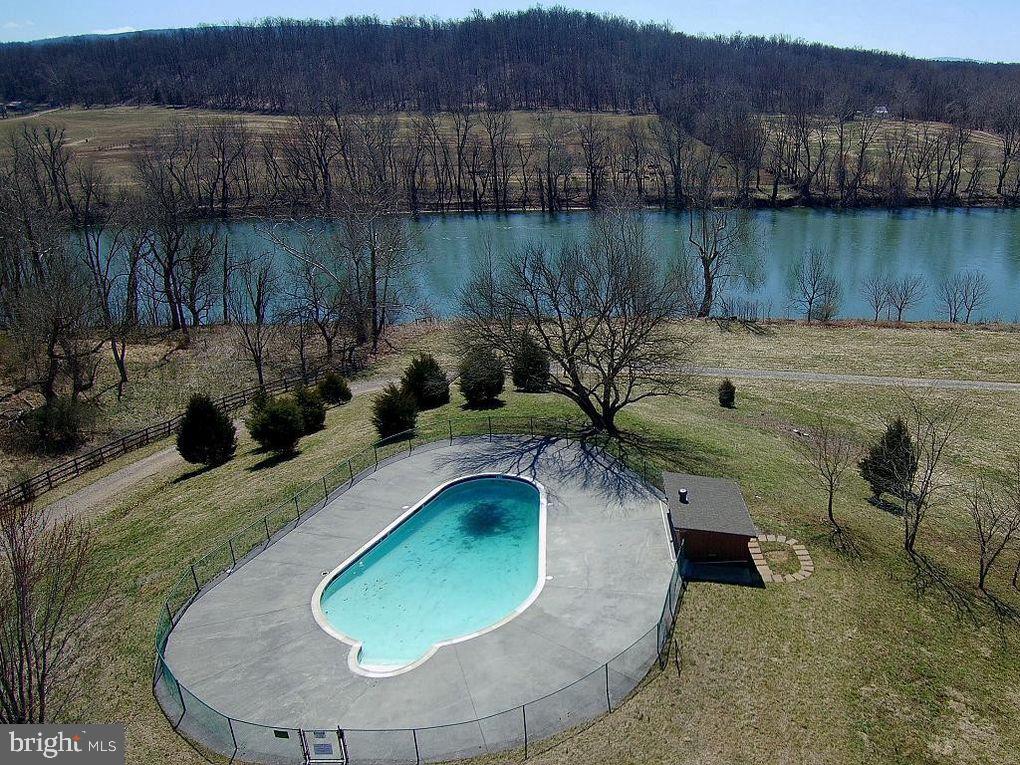 CALMES NECK ESTATES - Land