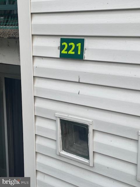 3750 CLARENDON 00 221