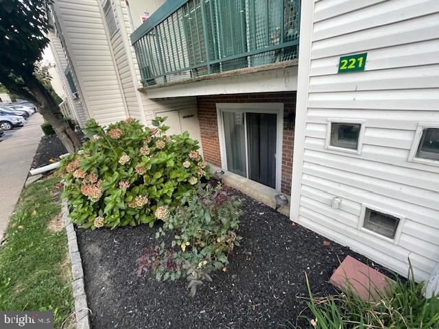 3750 CLARENDON 00 221