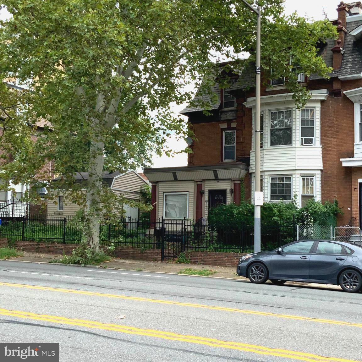5215 N BROAD