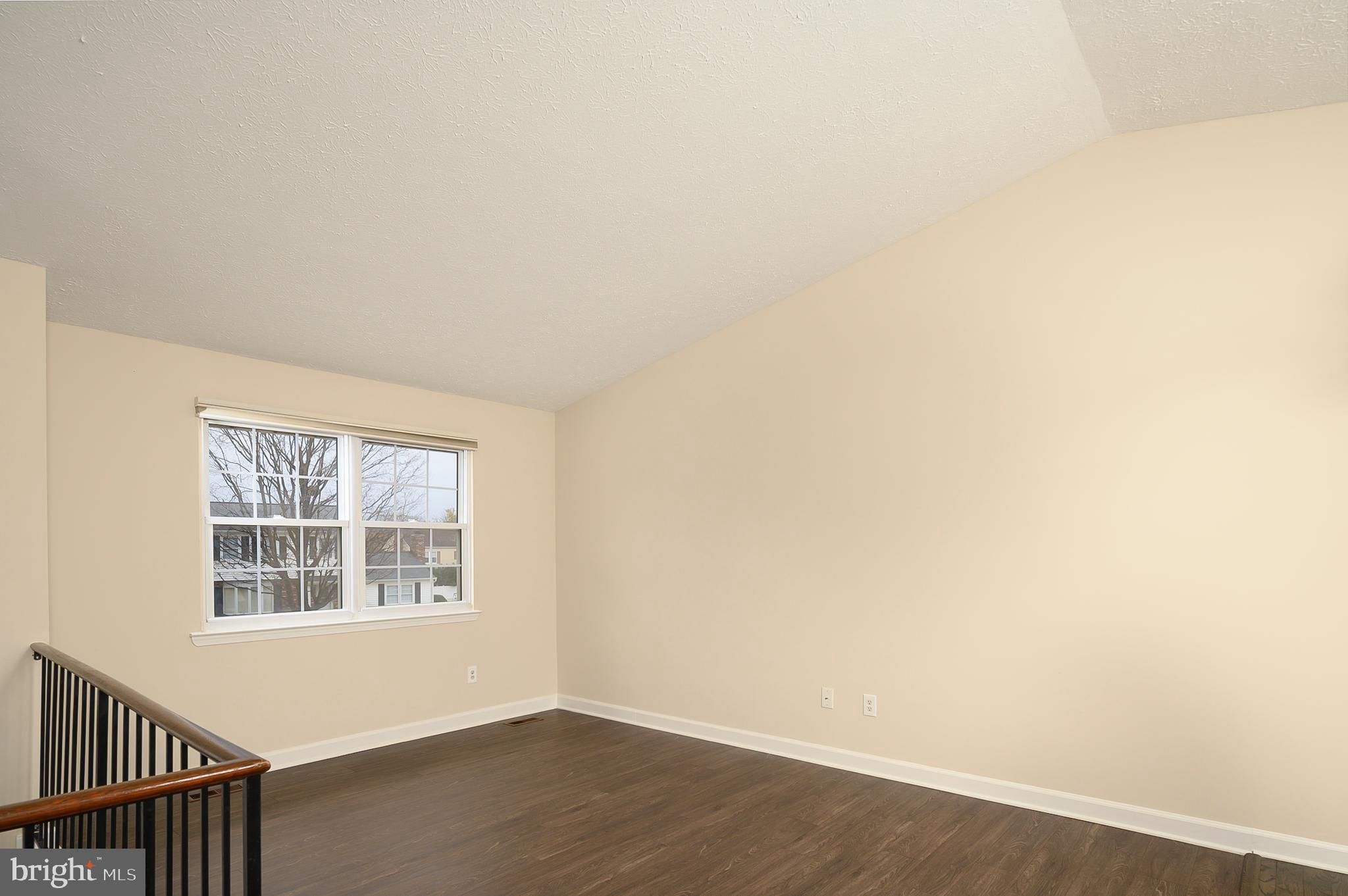 LINTHICUM OAKS - Residential