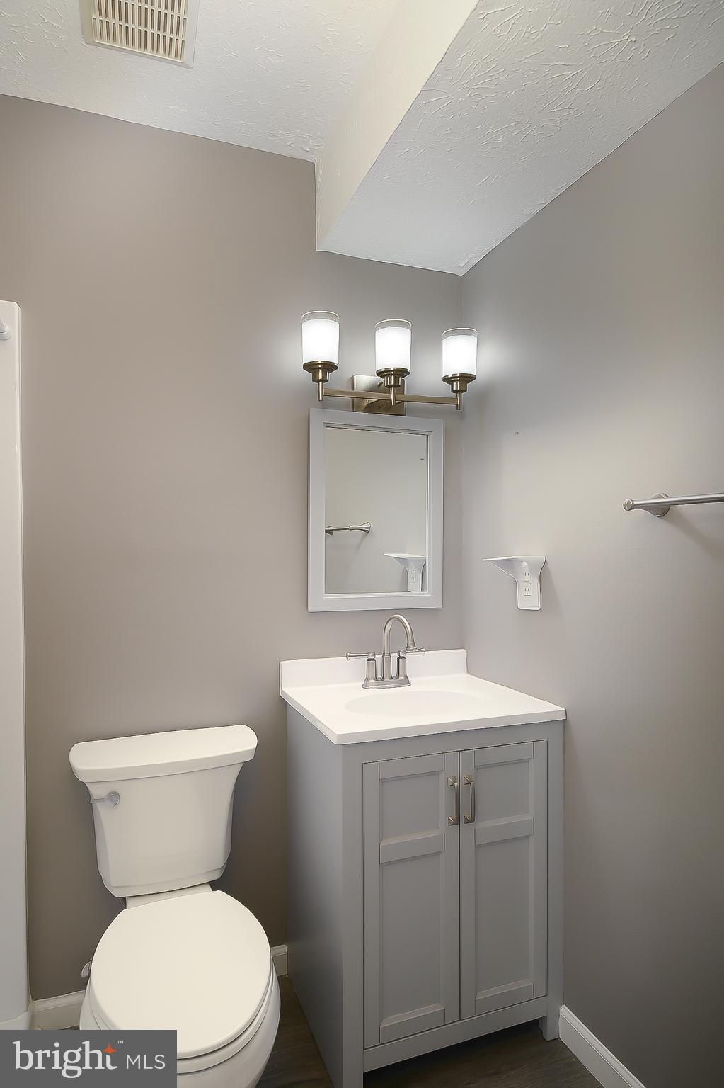 LINTHICUM OAKS - Residential