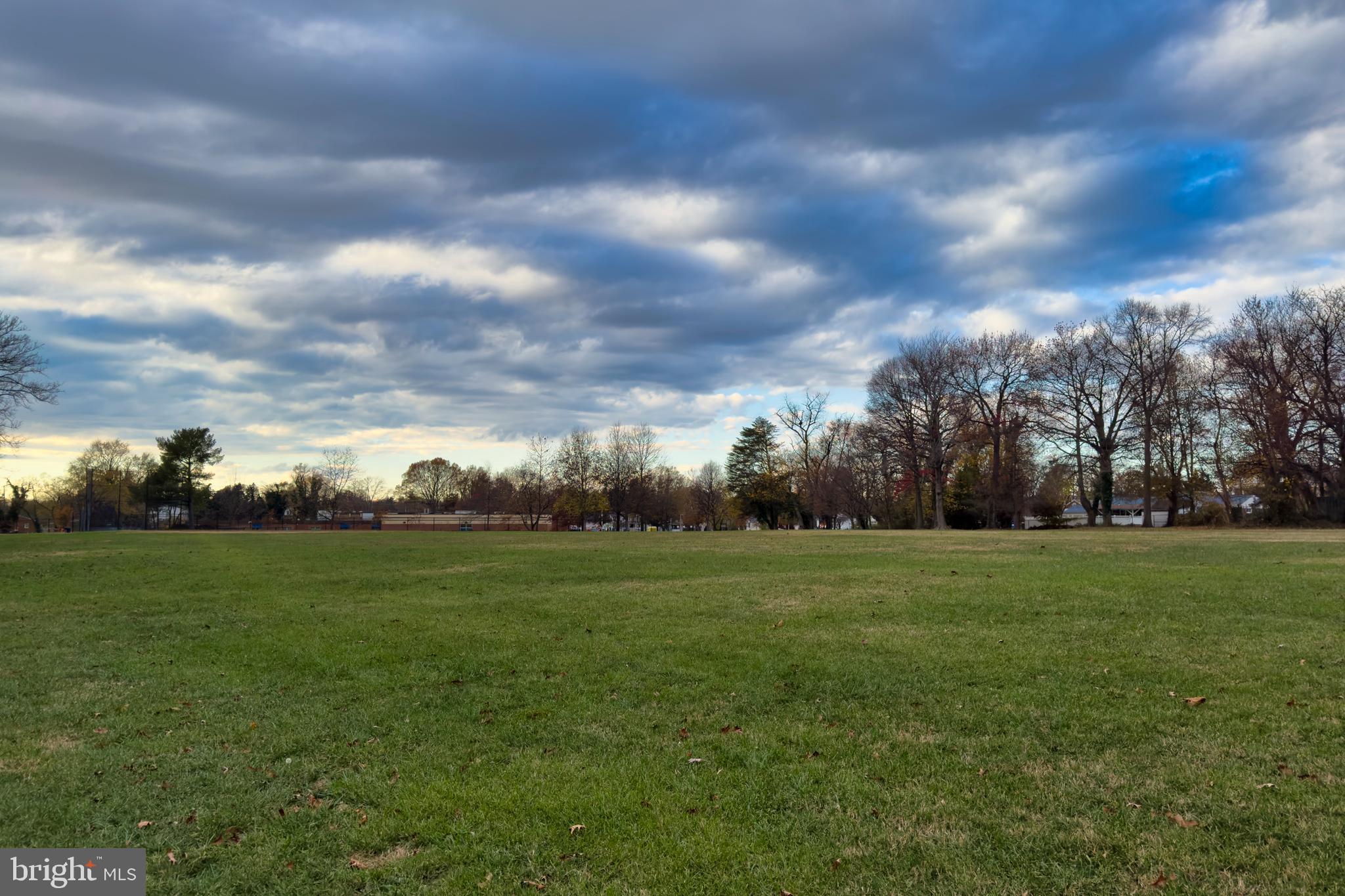 LINTHICUM OAKS - Residential