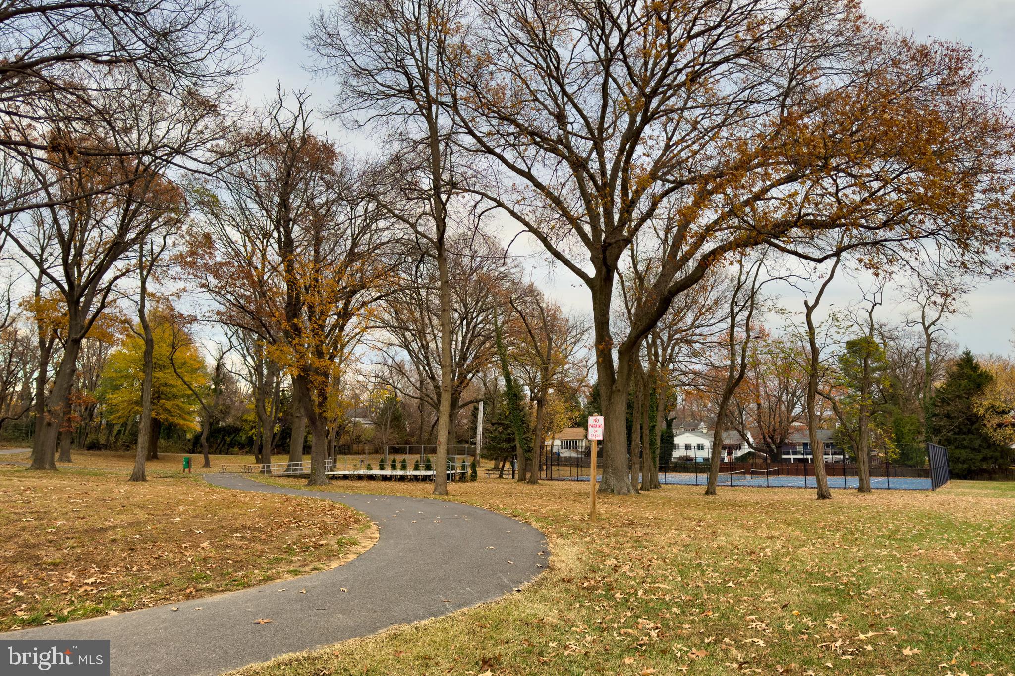 LINTHICUM OAKS - Residential