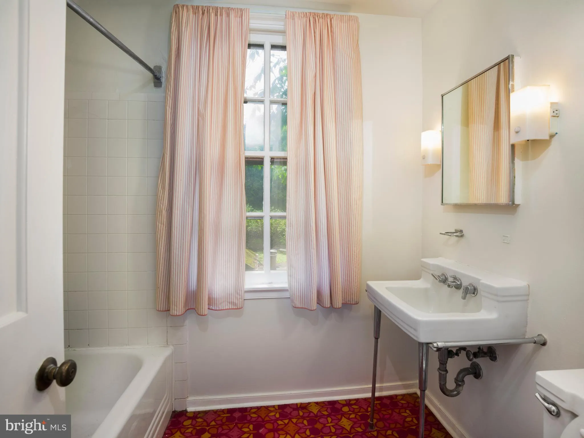 Villanova, Pennsylvania 19085, United States, 7 Bedrooms Bedrooms, ,6 BathroomsBathrooms,Residential,Pending,124274