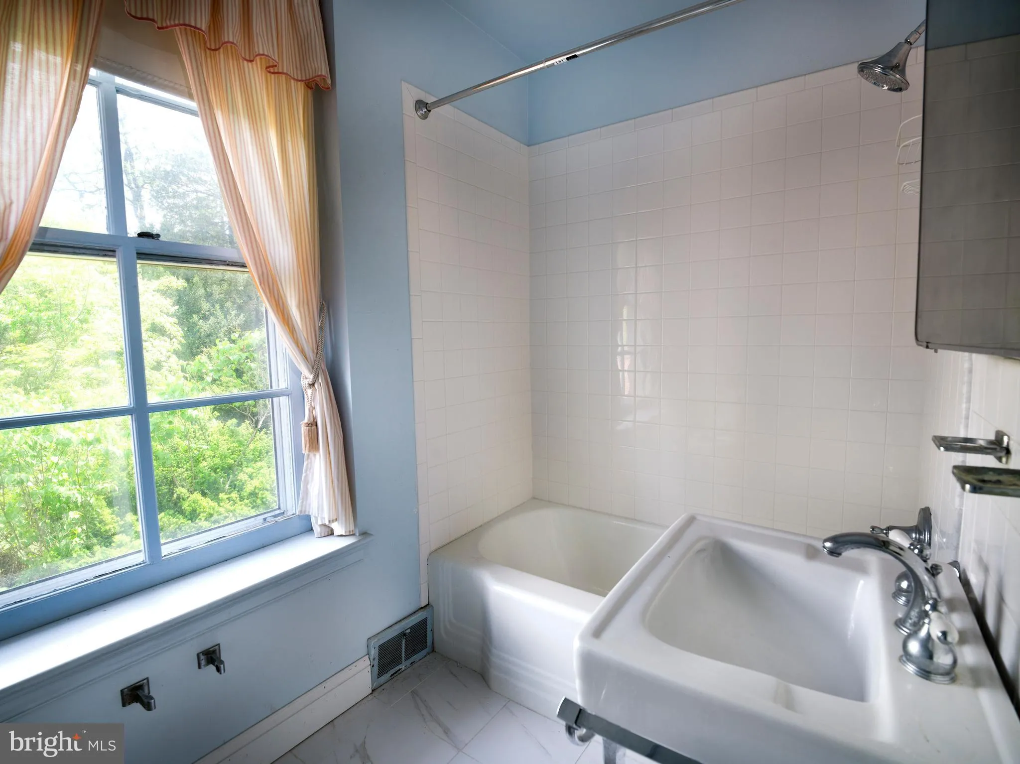 Villanova, Pennsylvania 19085, United States, 7 Bedrooms Bedrooms, ,6 BathroomsBathrooms,Residential,Pending,124274