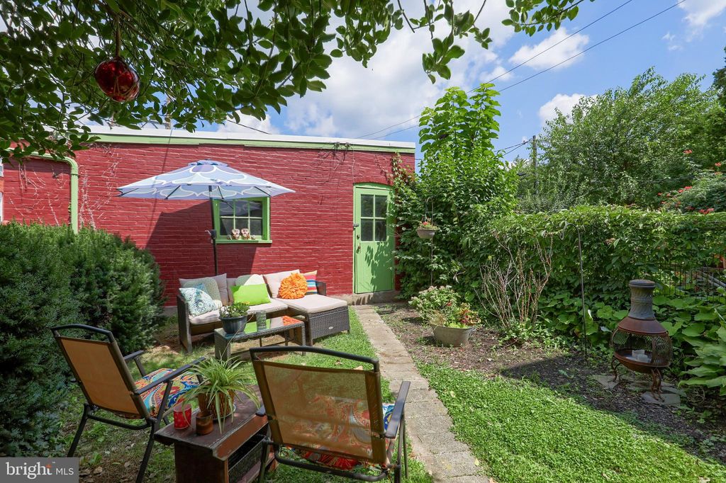 Photo of 25 E LEMON ST, LANCASTER, PA 17602 (MLS # PALA2037808)