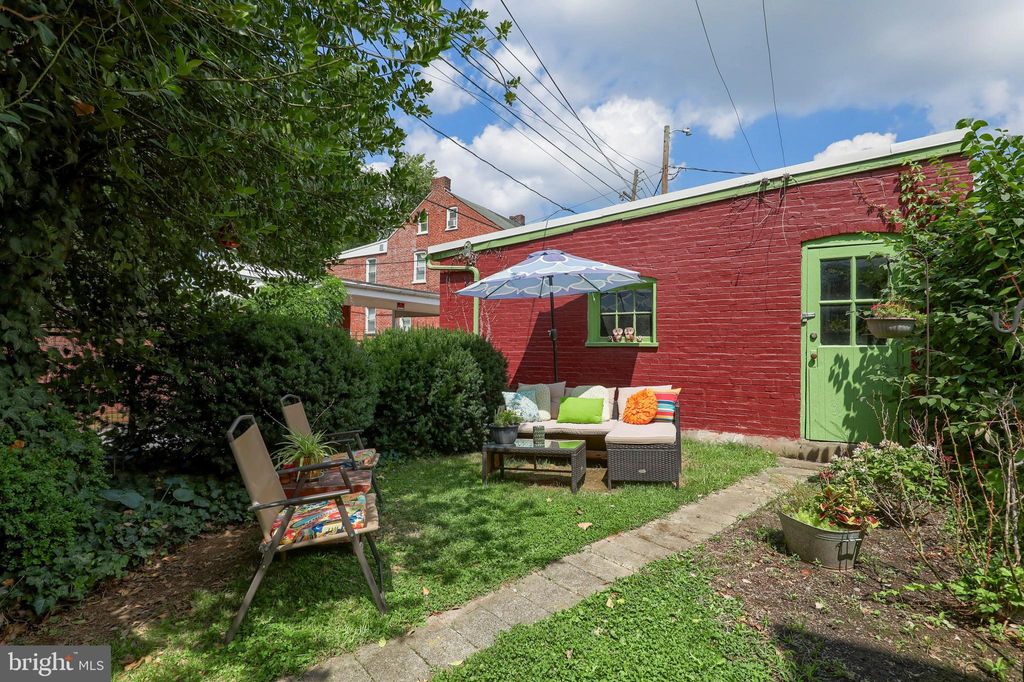 Photo of 25 E LEMON ST, LANCASTER, PA 17602 (MLS # PALA2037808)
