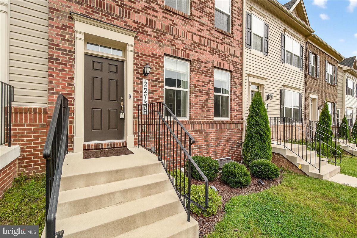 CLARKSBURG SQUARE - Residential Lease