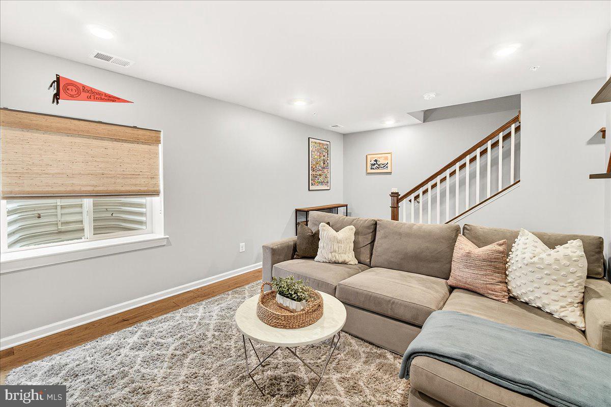 CLARKSBURG SQUARE - Residential Lease