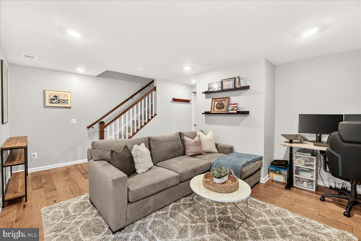 CLARKSBURG SQUARE - Residential Lease