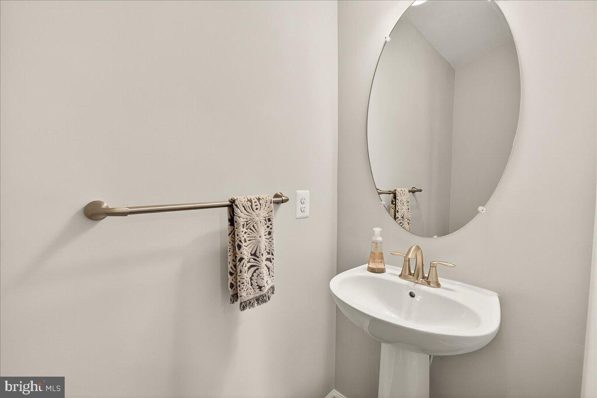 CLARKSBURG SQUARE - Residential Lease