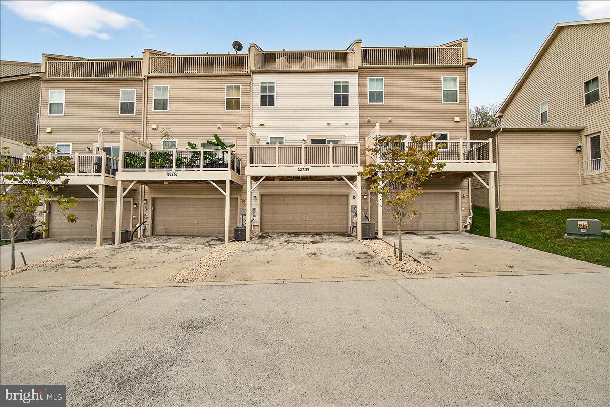 CLARKSBURG SQUARE - Residential Lease