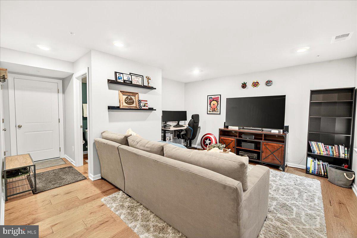 CLARKSBURG SQUARE - Residential Lease