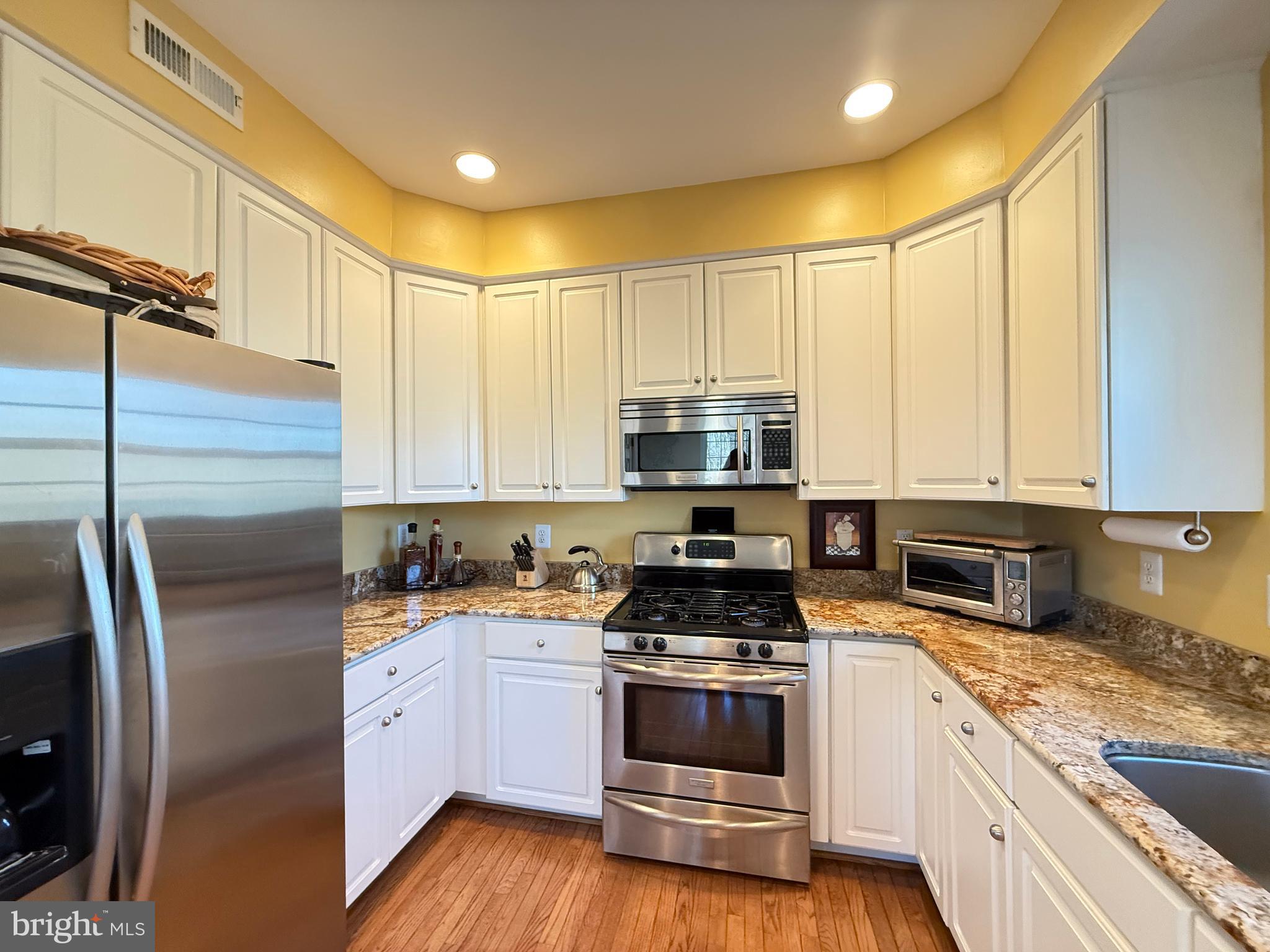 LOWES ISLAND - Residential