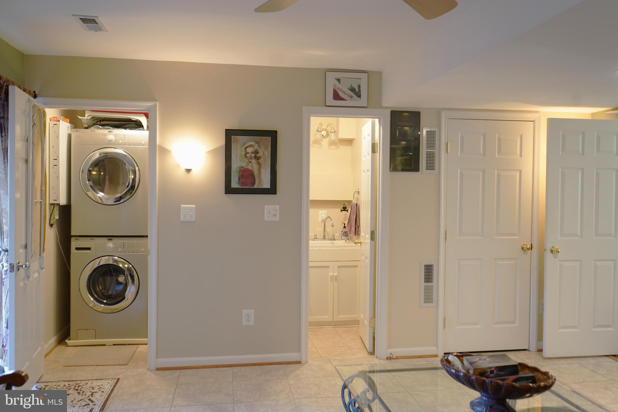 LOWES ISLAND - Residential