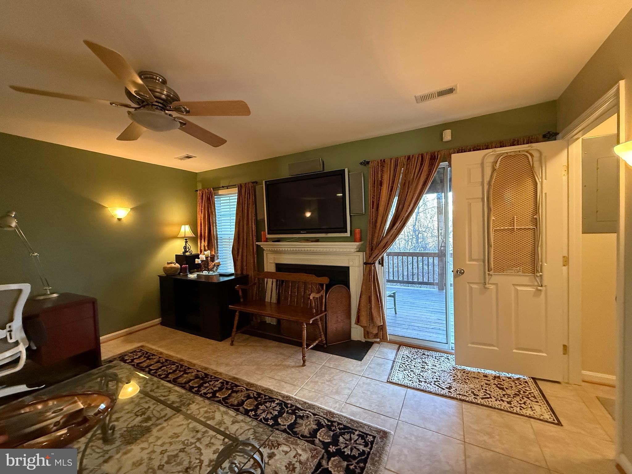 LOWES ISLAND - Residential