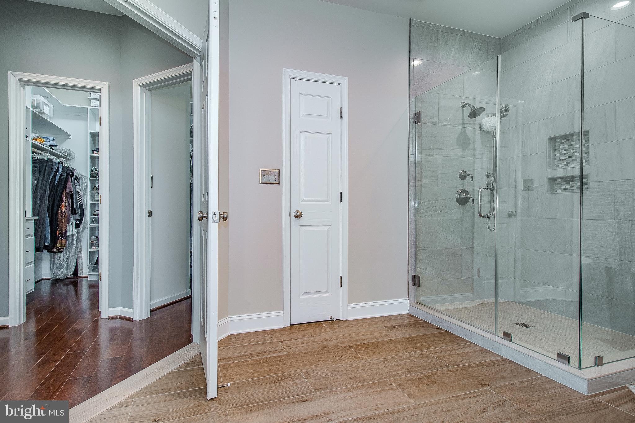 WALNEY OAKS - Residential