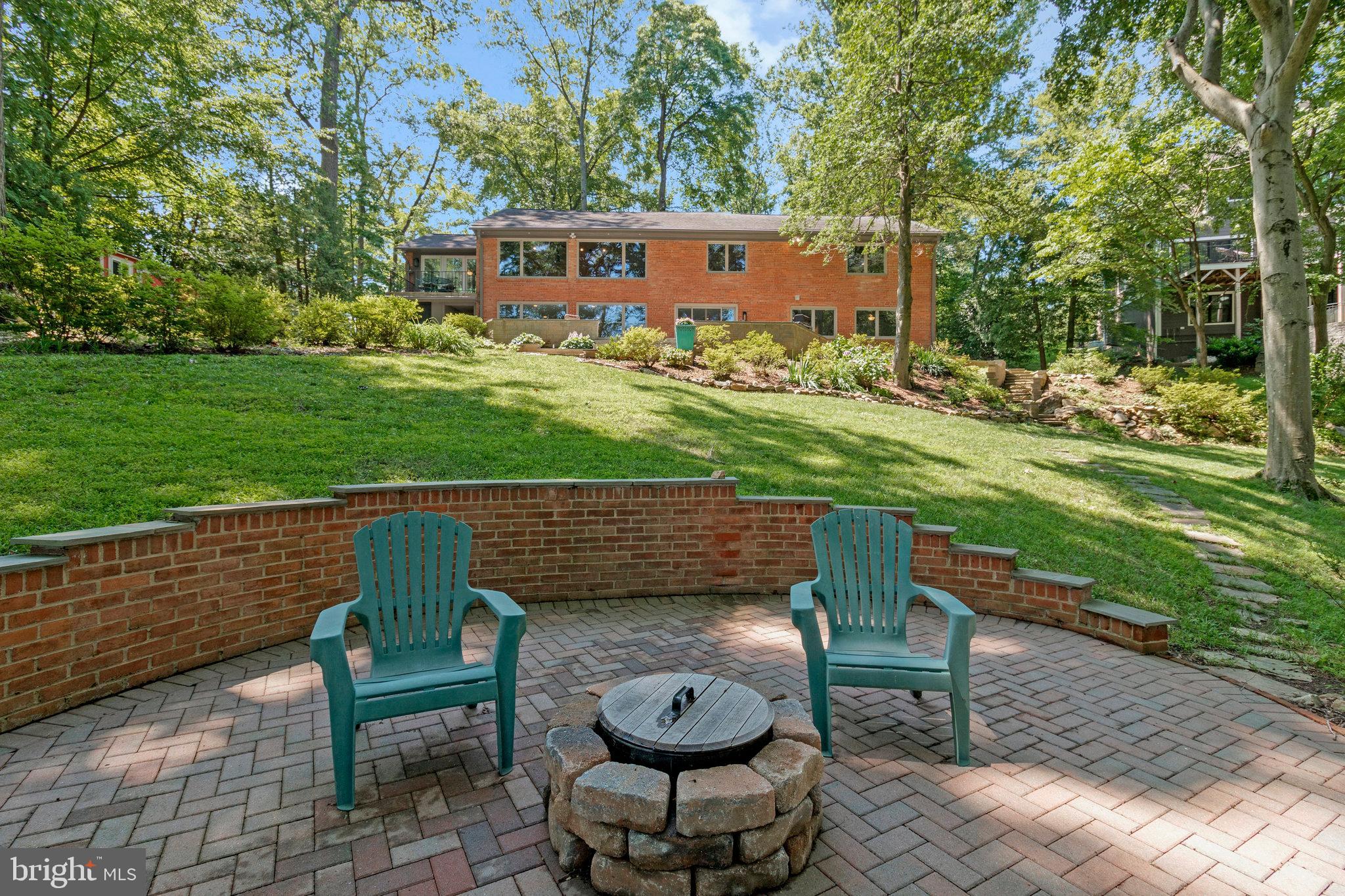 LAKE BARCROFT - Residential