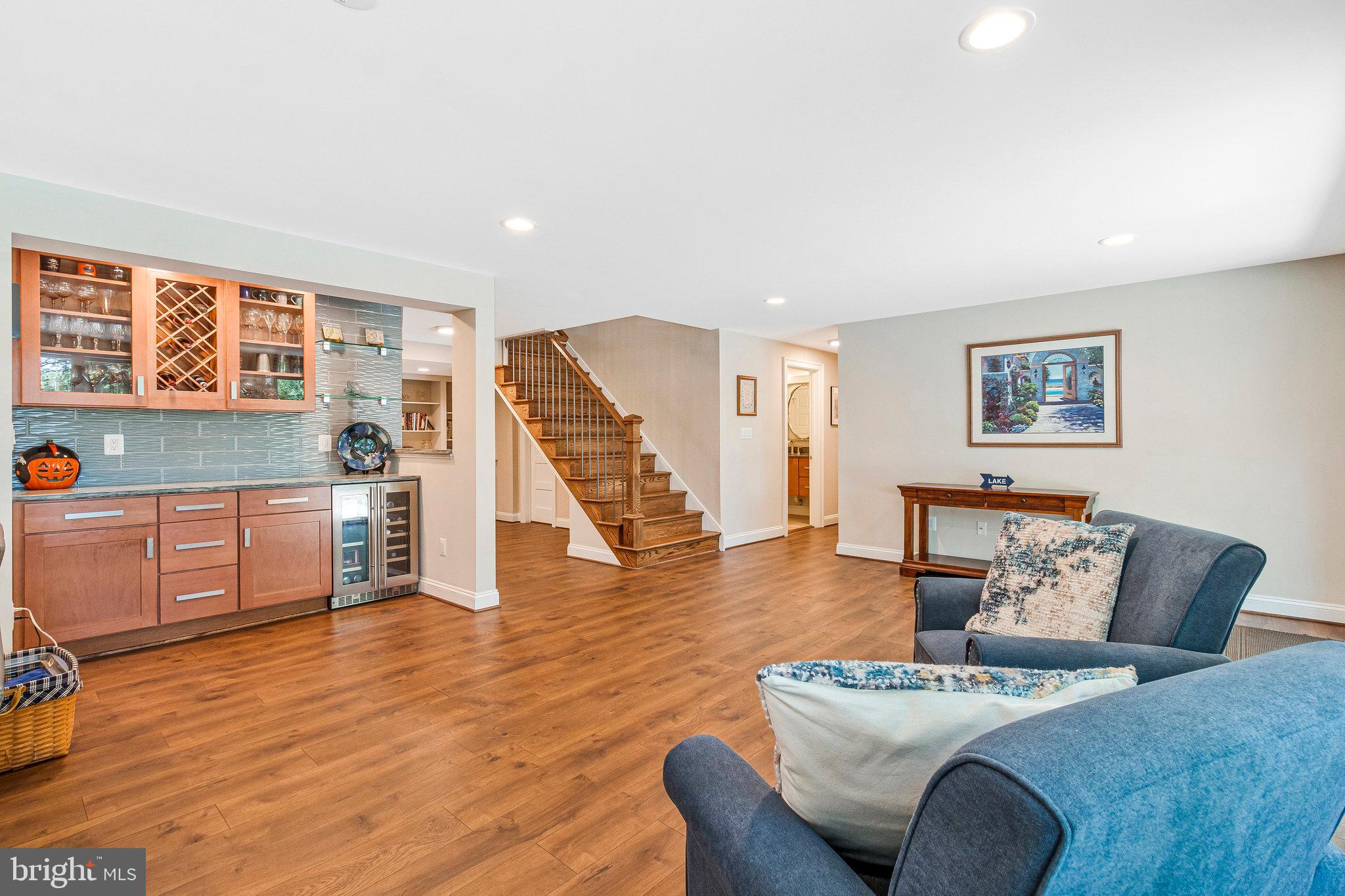 LAKE BARCROFT - Residential