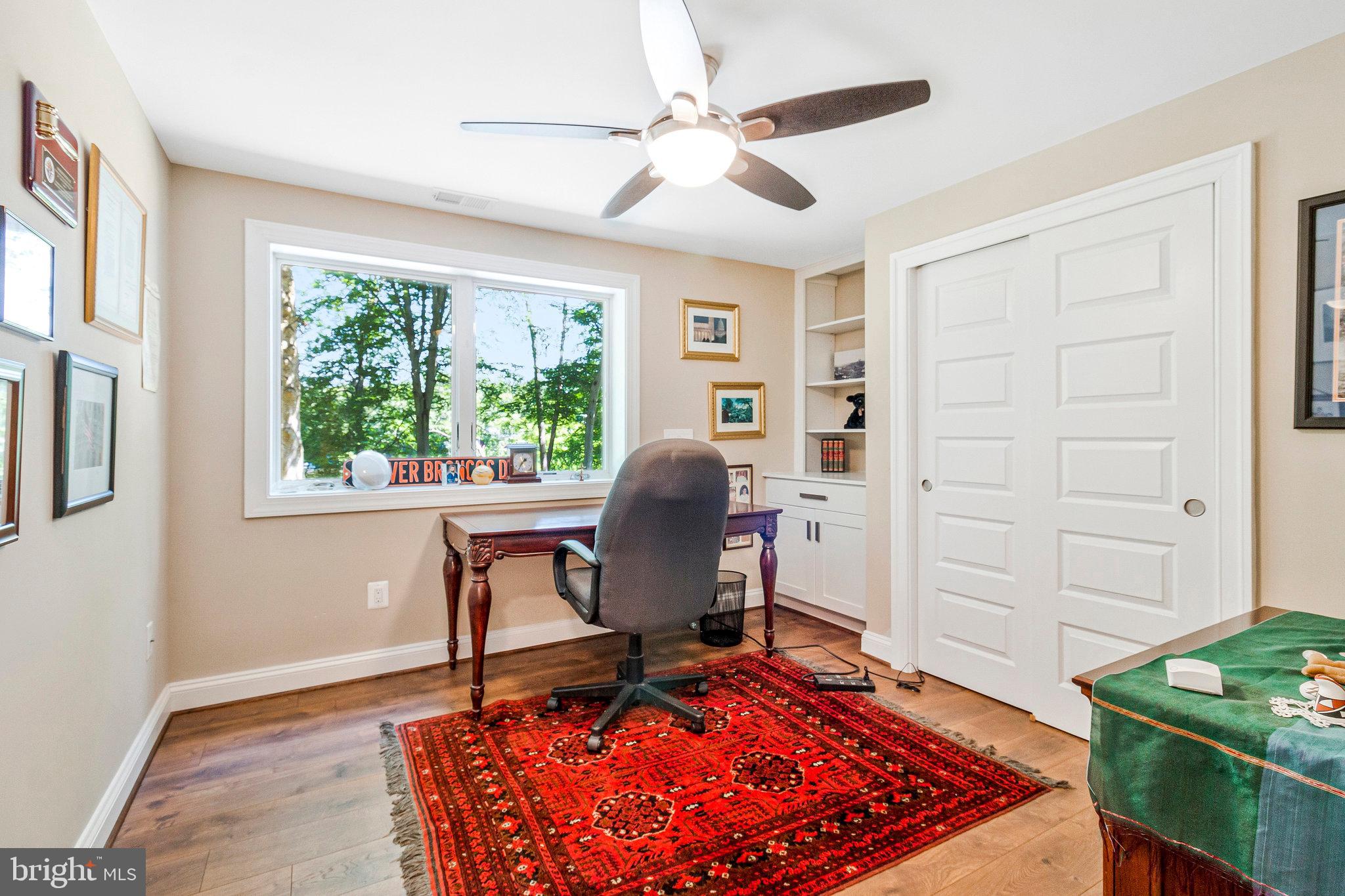 LAKE BARCROFT - Residential