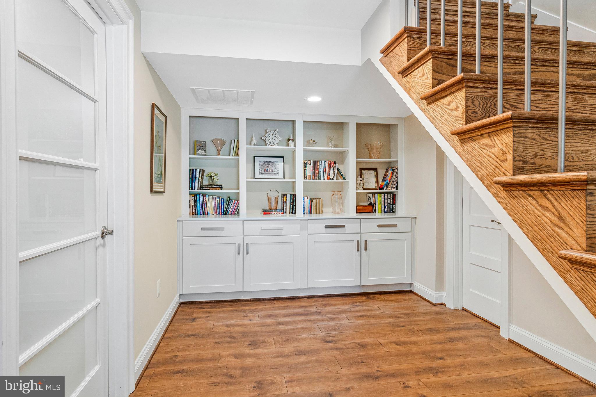 LAKE BARCROFT - Residential