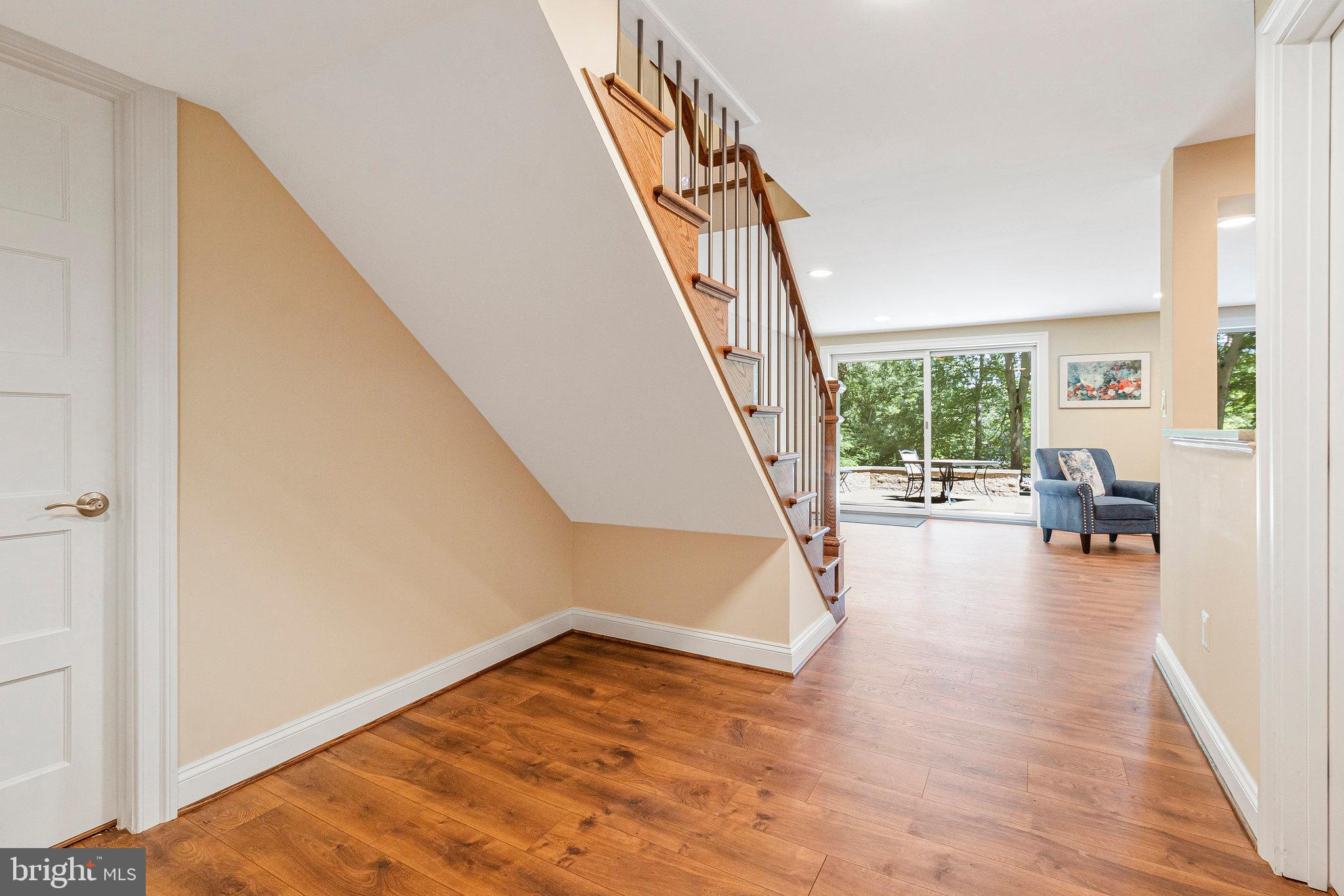 LAKE BARCROFT - Residential