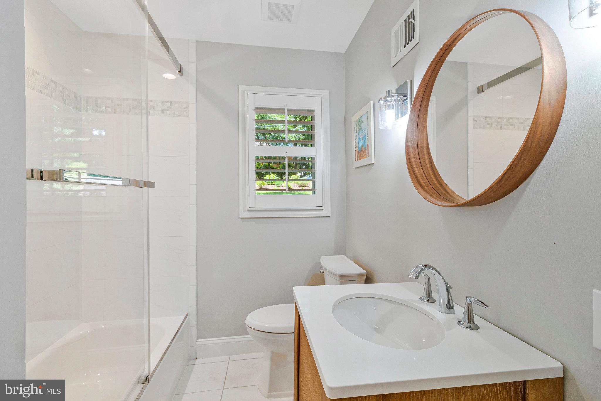 LAKE BARCROFT - Residential