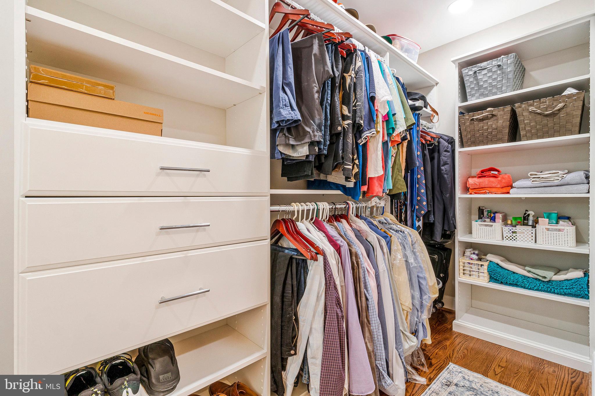 LAKE BARCROFT - Residential