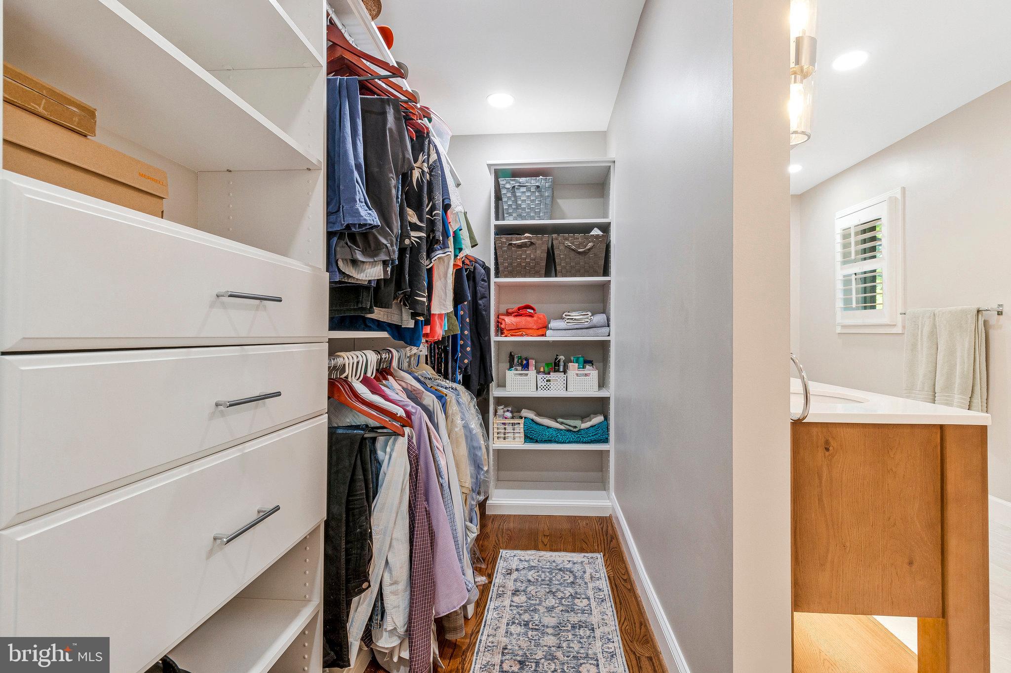 LAKE BARCROFT - Residential