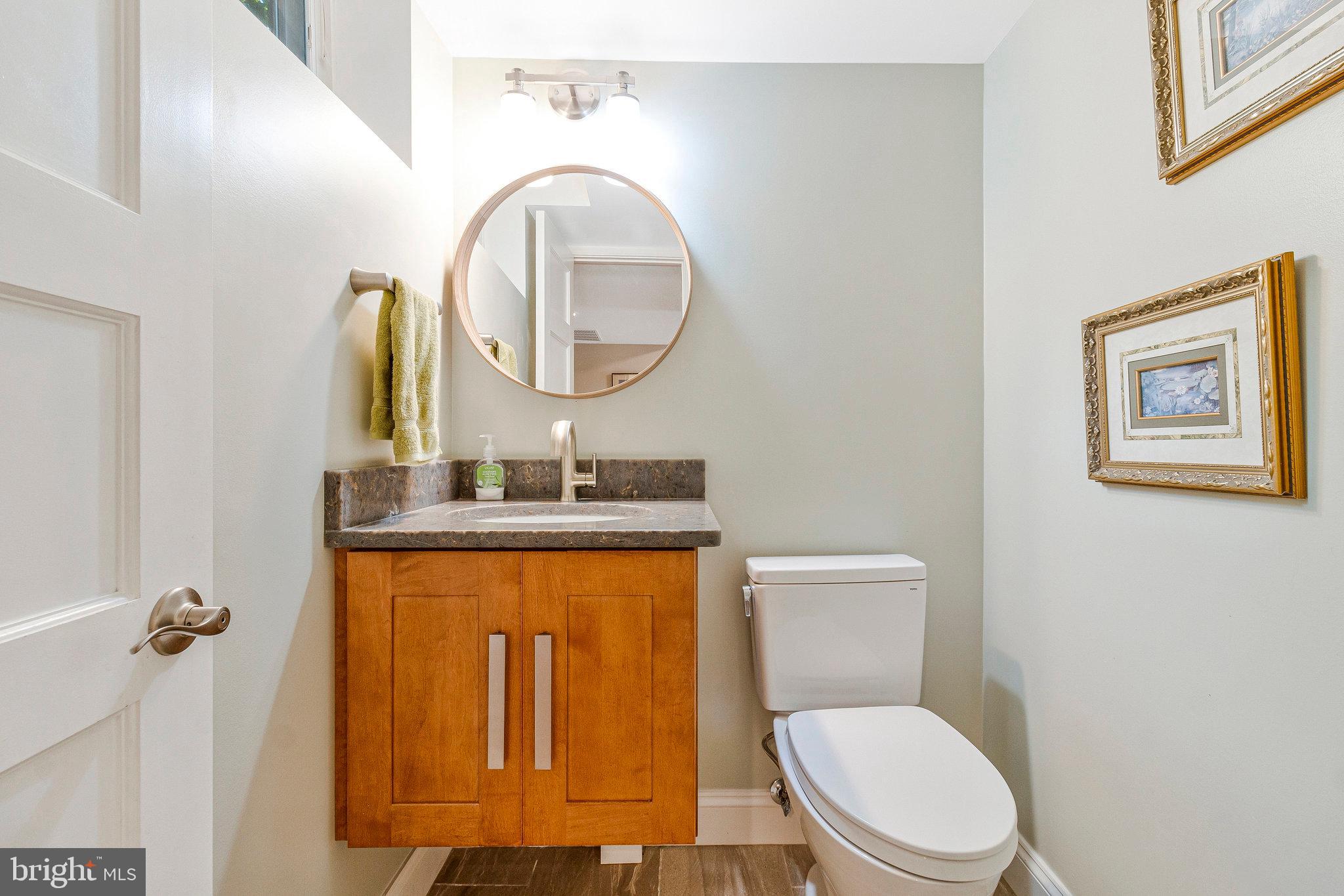 LAKE BARCROFT - Residential