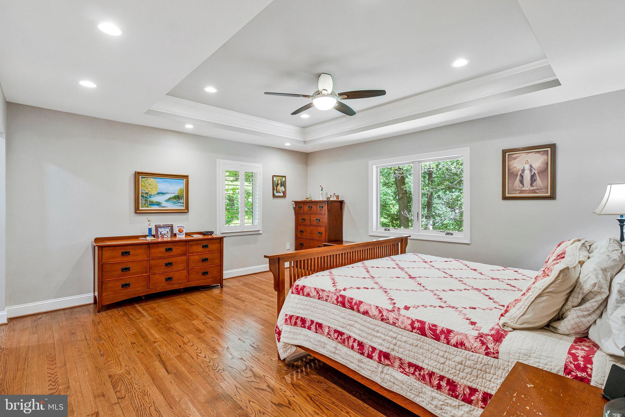 LAKE BARCROFT - Residential