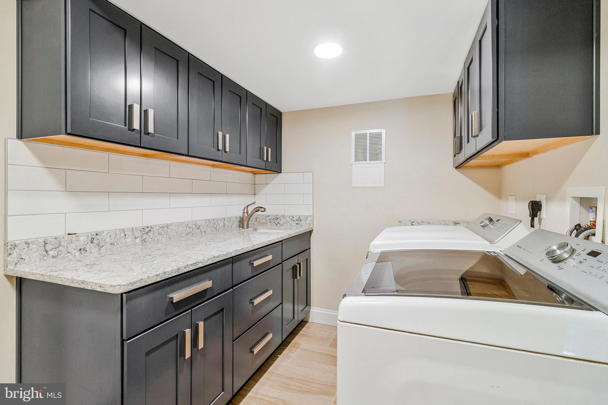 LAKE BARCROFT - Residential